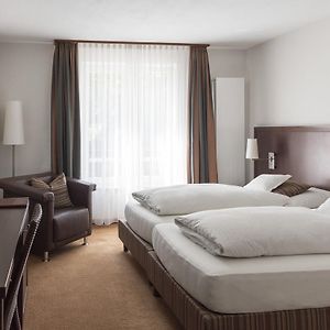 Zimmer mit Kingsize-Bett